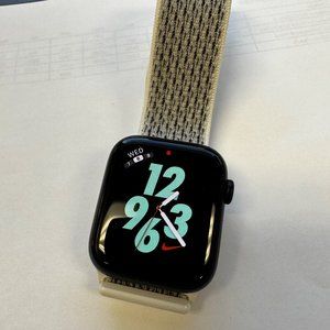 Apple Watch SE (2022) 44mm Midnight Aluminum Case with Nike Band(GPS)